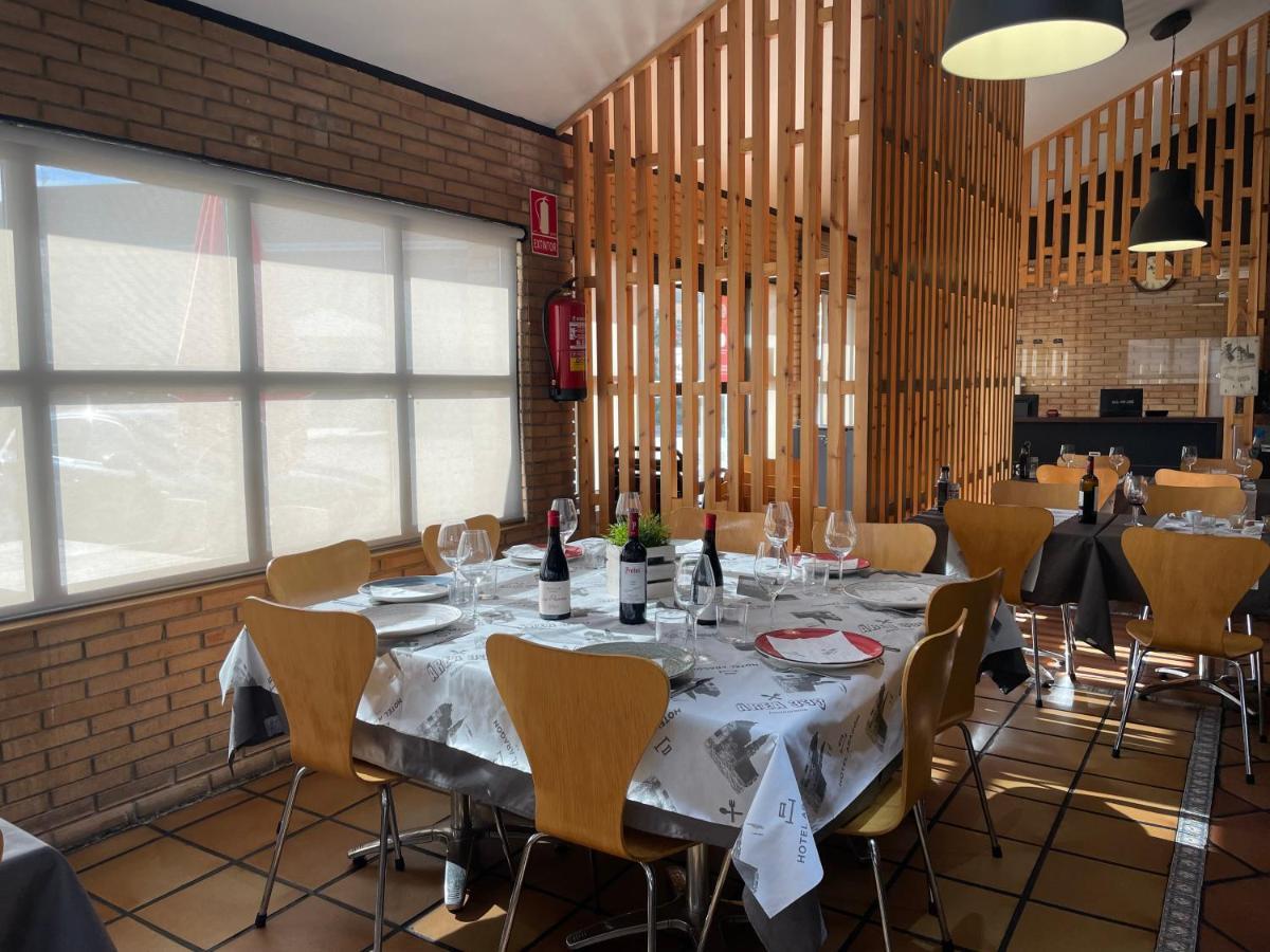 Hotel Aragon La Puebla De Alfinden Екстериор снимка