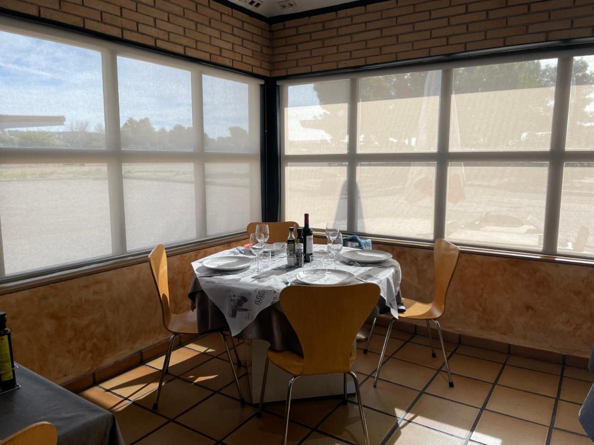 Hotel Aragon La Puebla De Alfinden Екстериор снимка